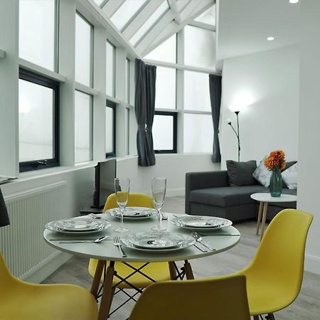 Sapphire House Apartments Телфорд Екстериор снимка