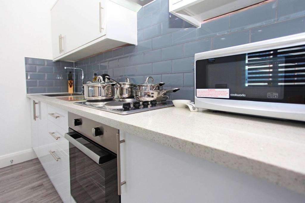Sapphire House Apartments Телфорд Екстериор снимка