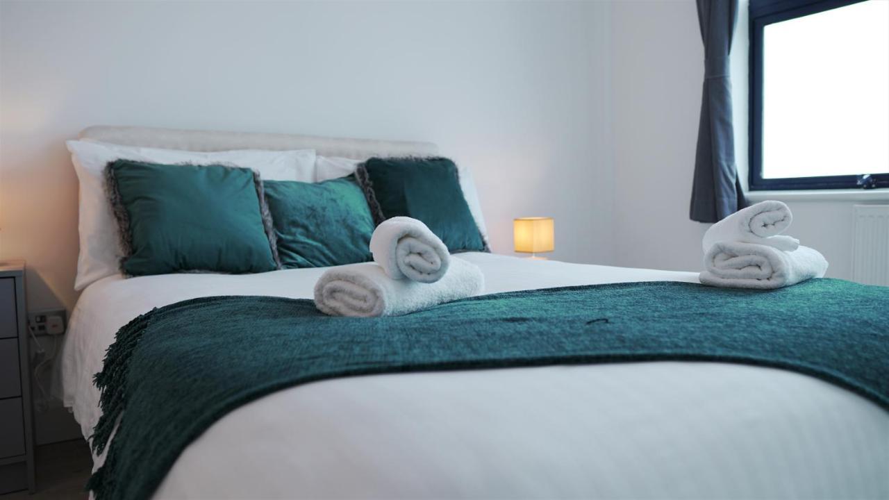 Sapphire House Apartments Телфорд Екстериор снимка
