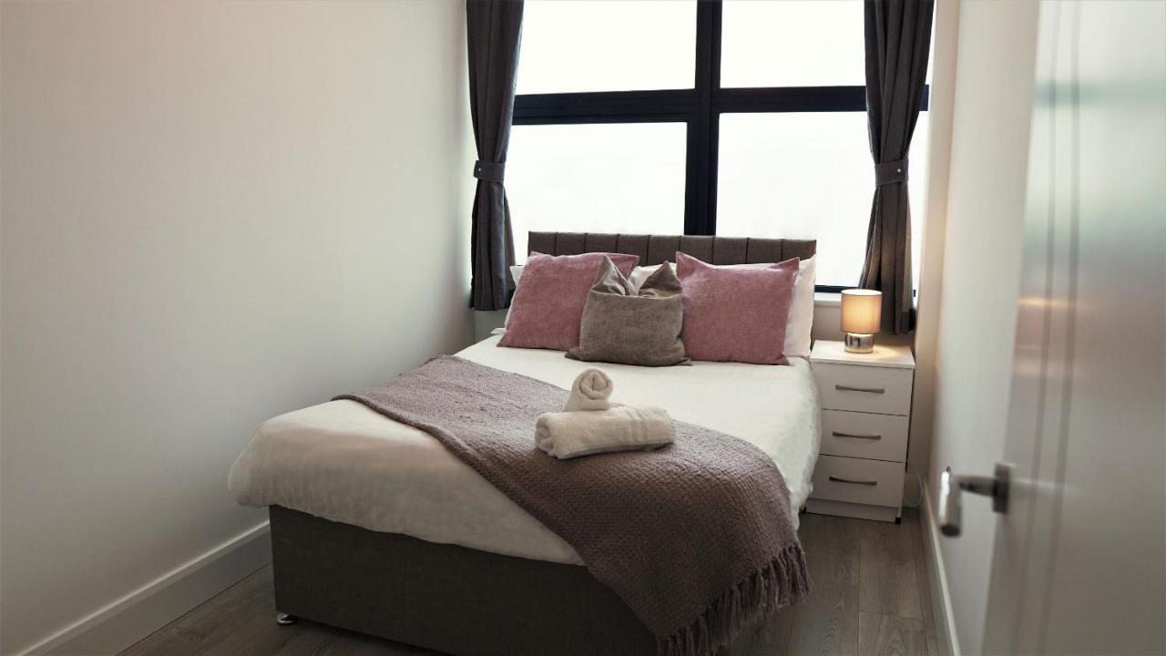 Sapphire House Apartments Телфорд Екстериор снимка