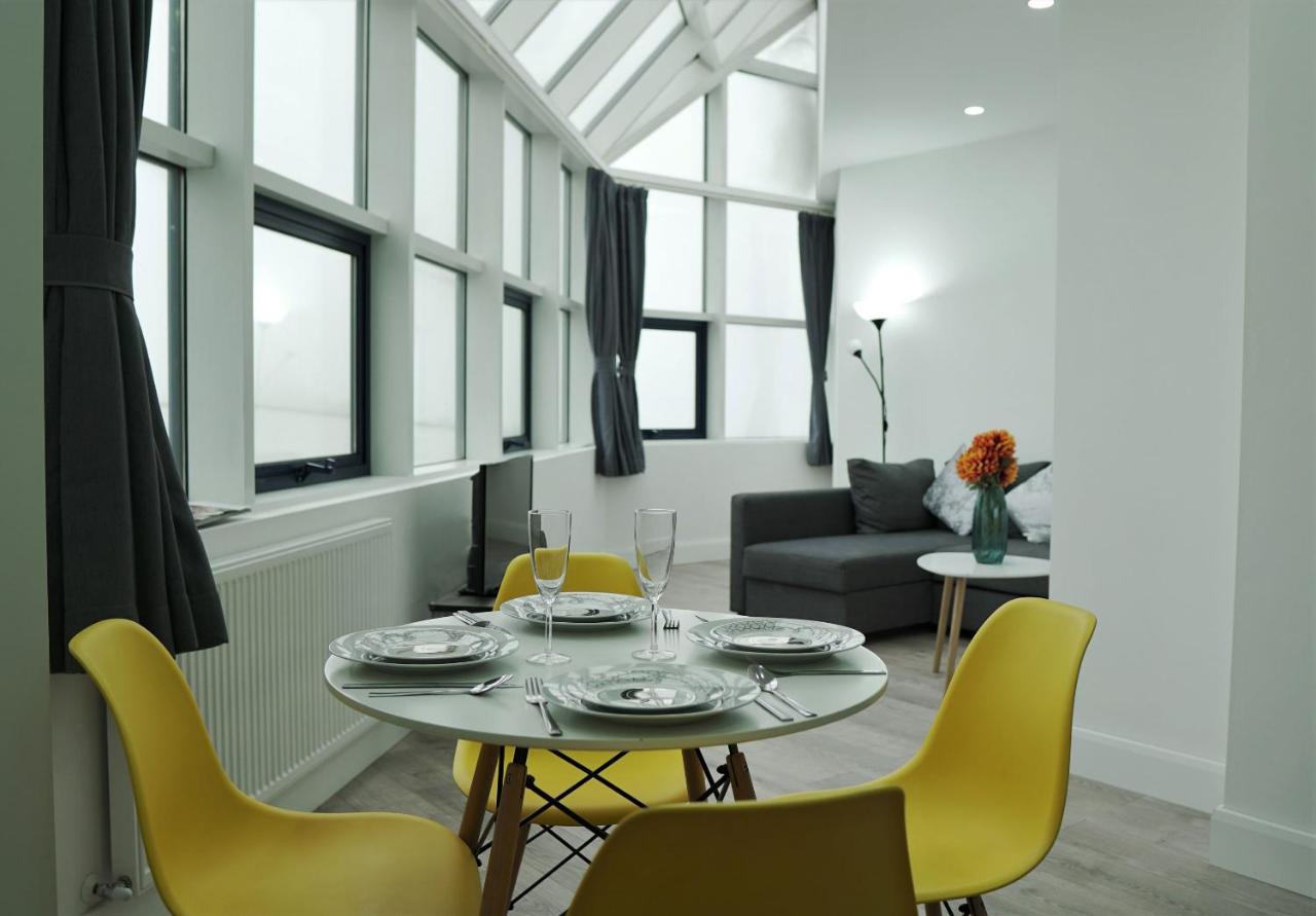 Sapphire House Apartments Телфорд Екстериор снимка