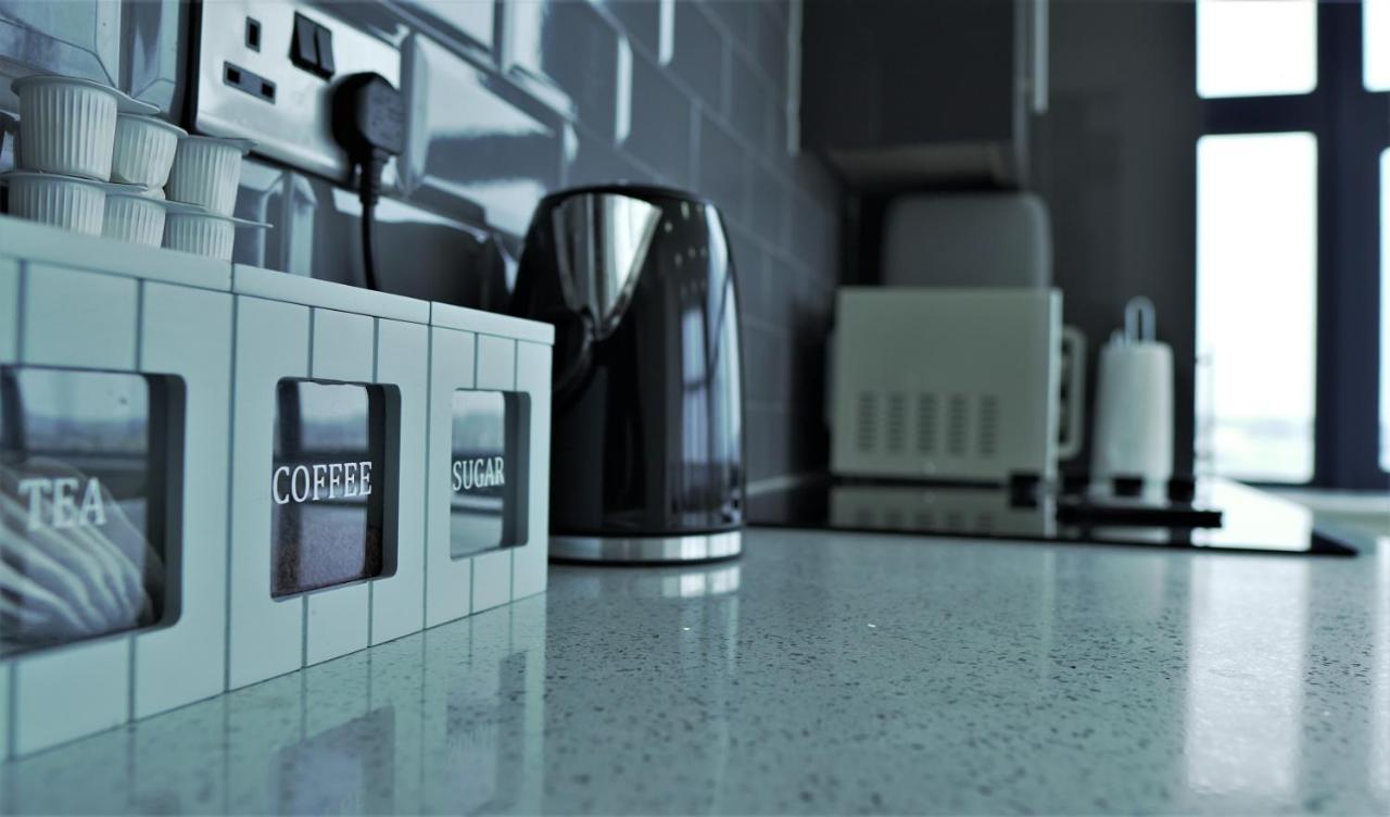 Sapphire House Apartments Телфорд Екстериор снимка