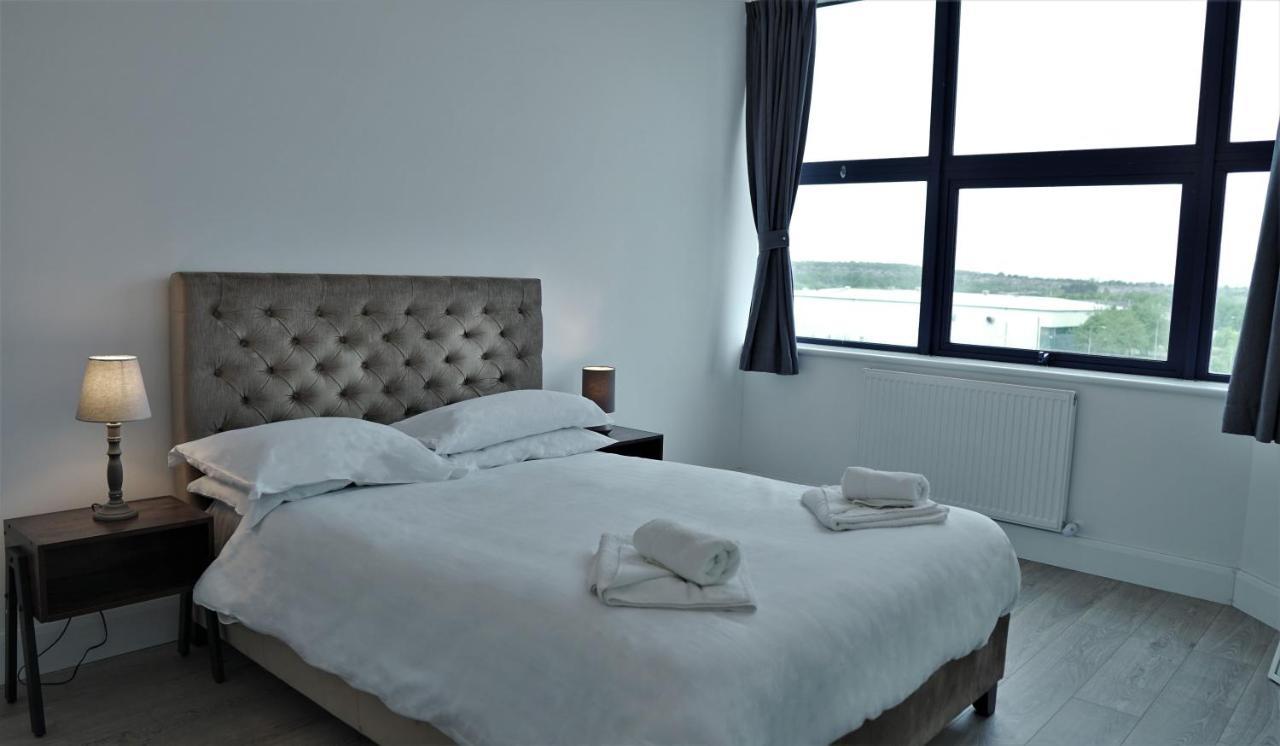 Sapphire House Apartments Телфорд Екстериор снимка