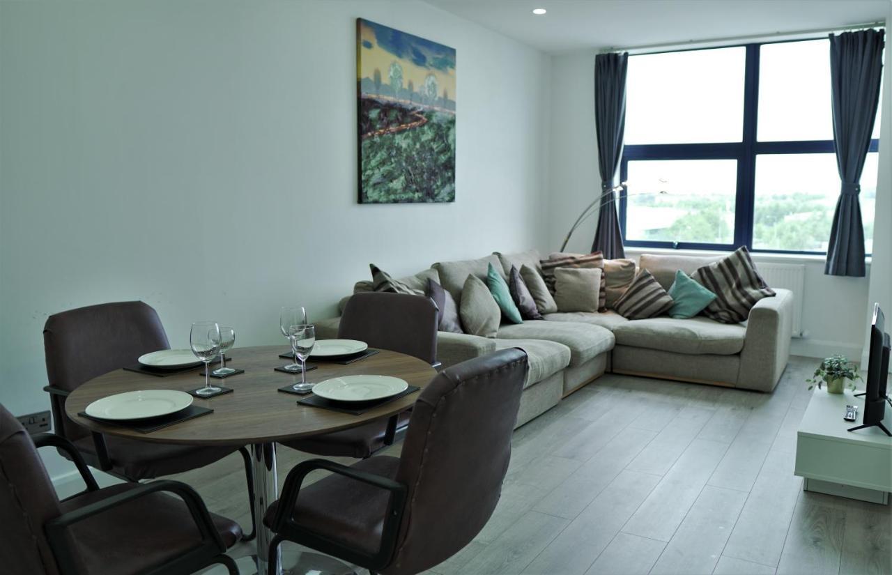Sapphire House Apartments Телфорд Екстериор снимка