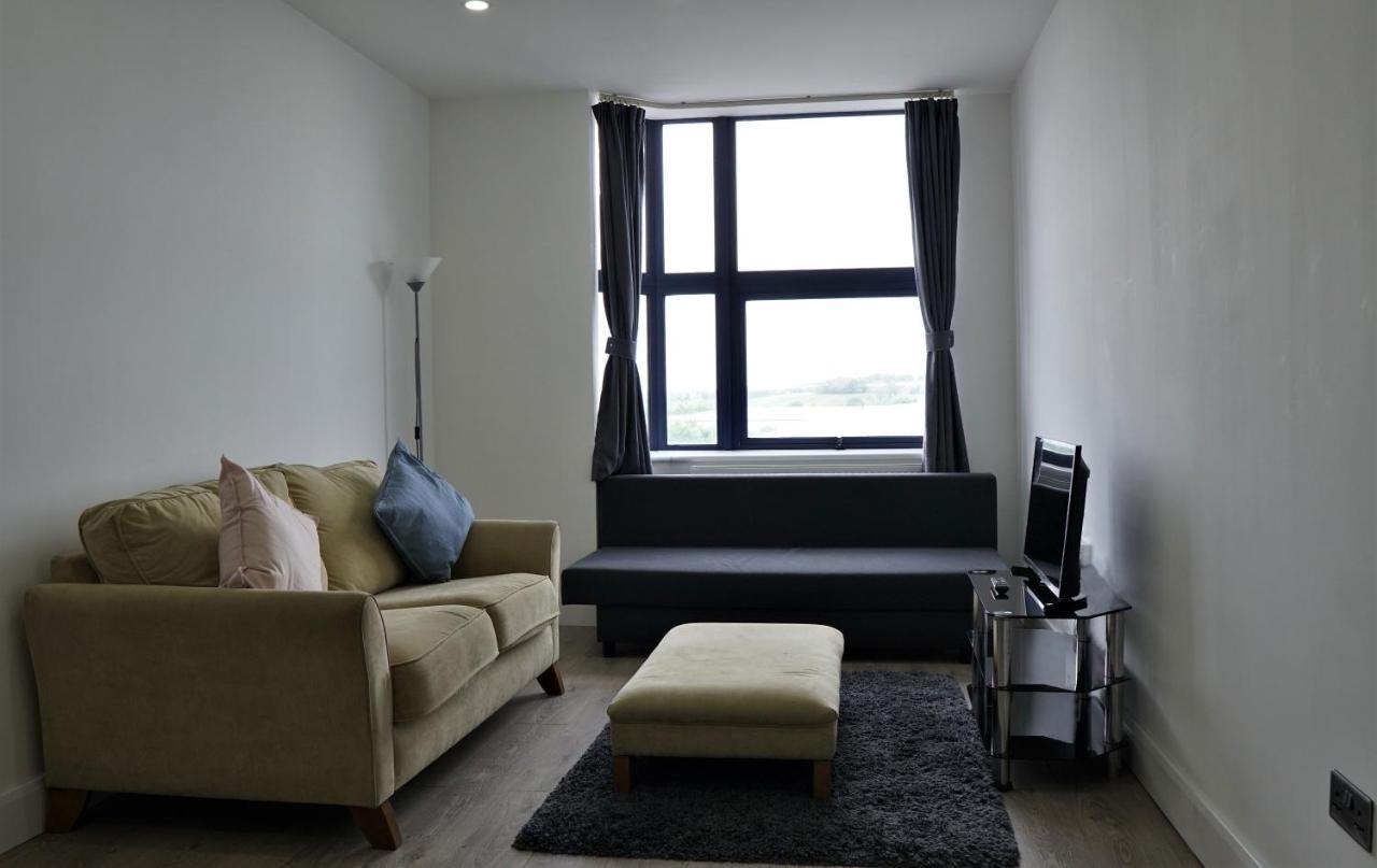 Sapphire House Apartments Телфорд Екстериор снимка
