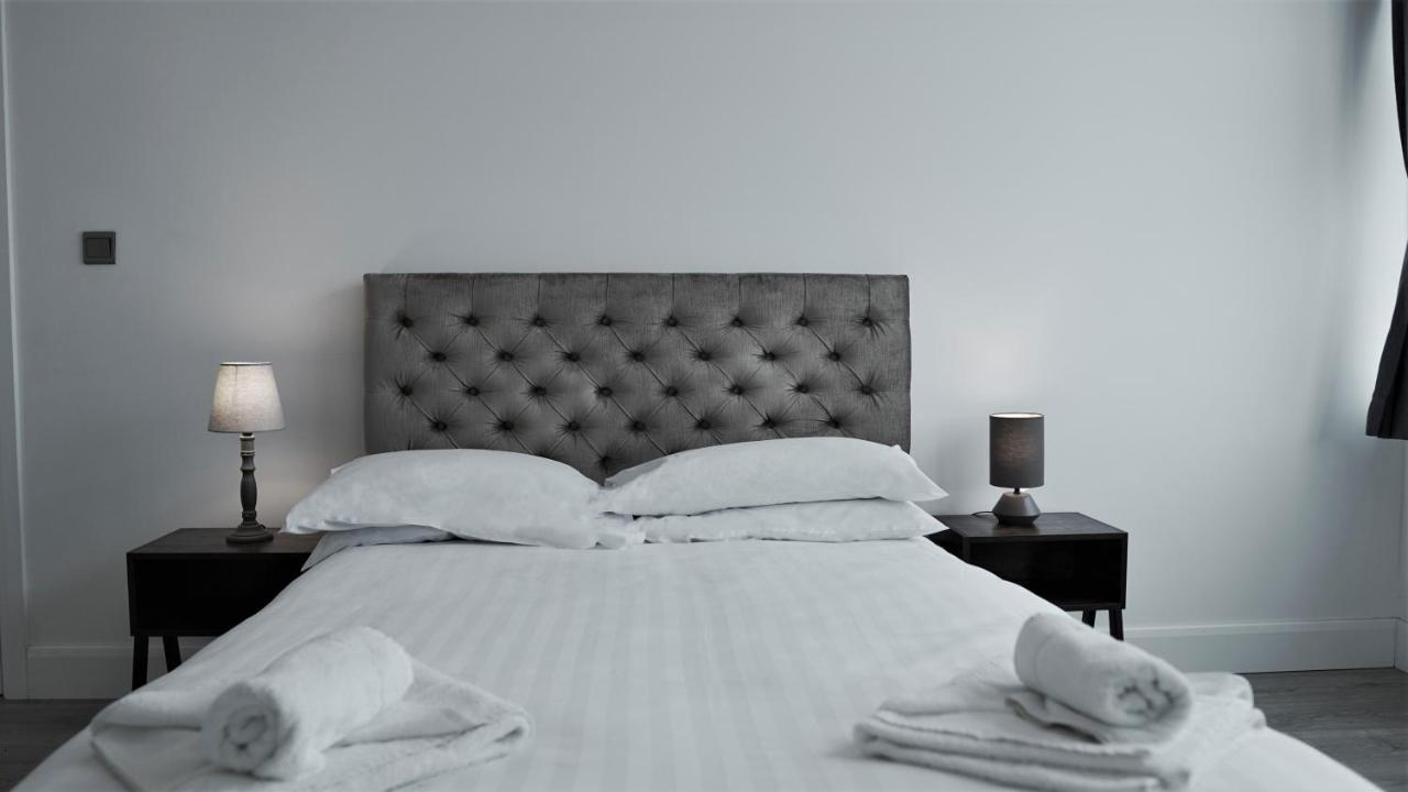 Sapphire House Apartments Телфорд Екстериор снимка