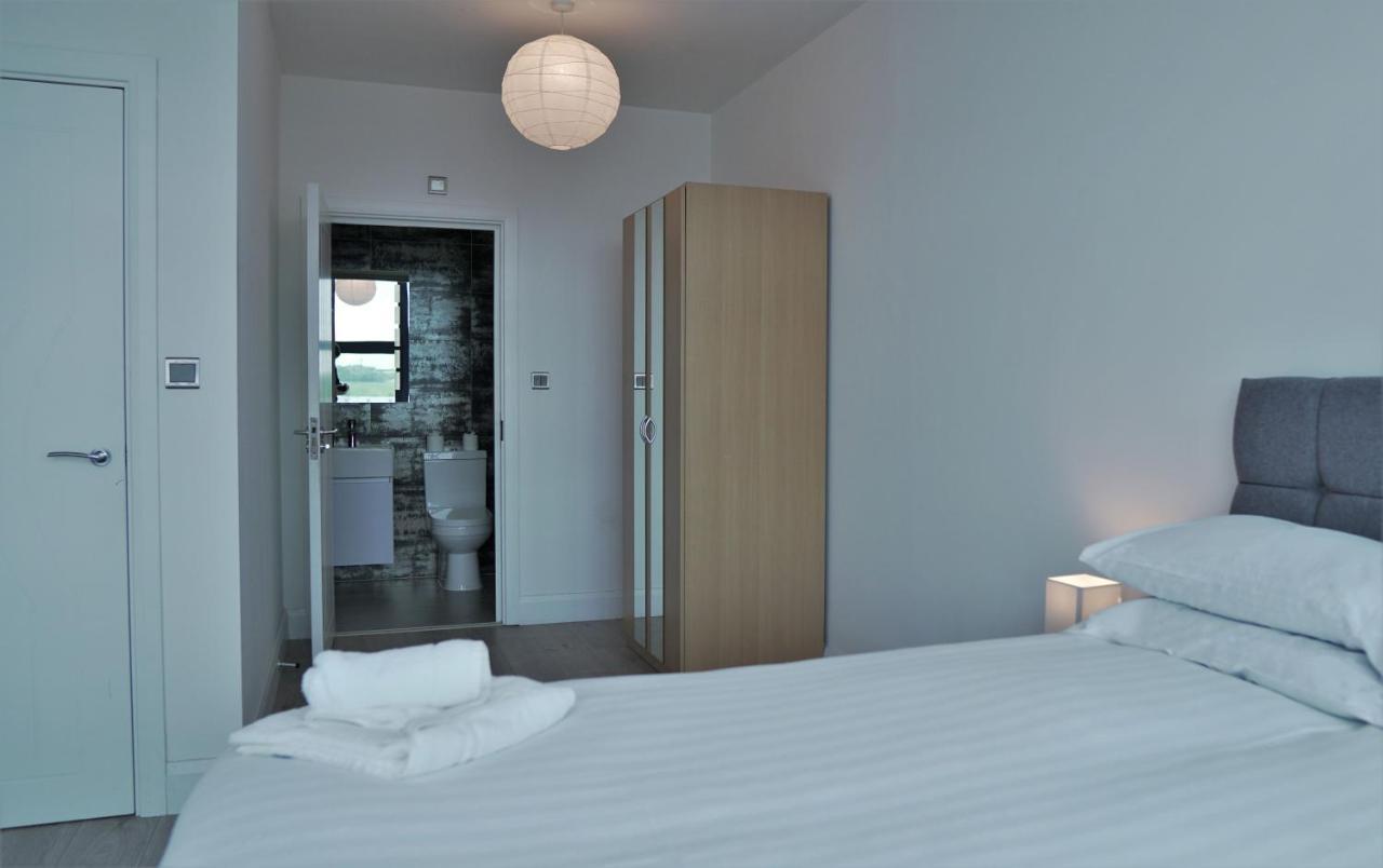 Sapphire House Apartments Телфорд Екстериор снимка