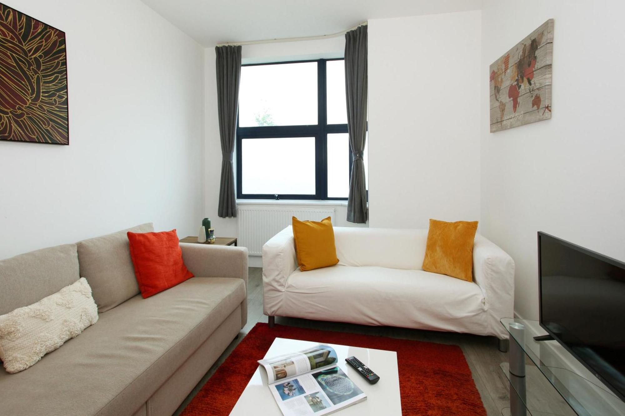 Sapphire House Apartments Телфорд Екстериор снимка