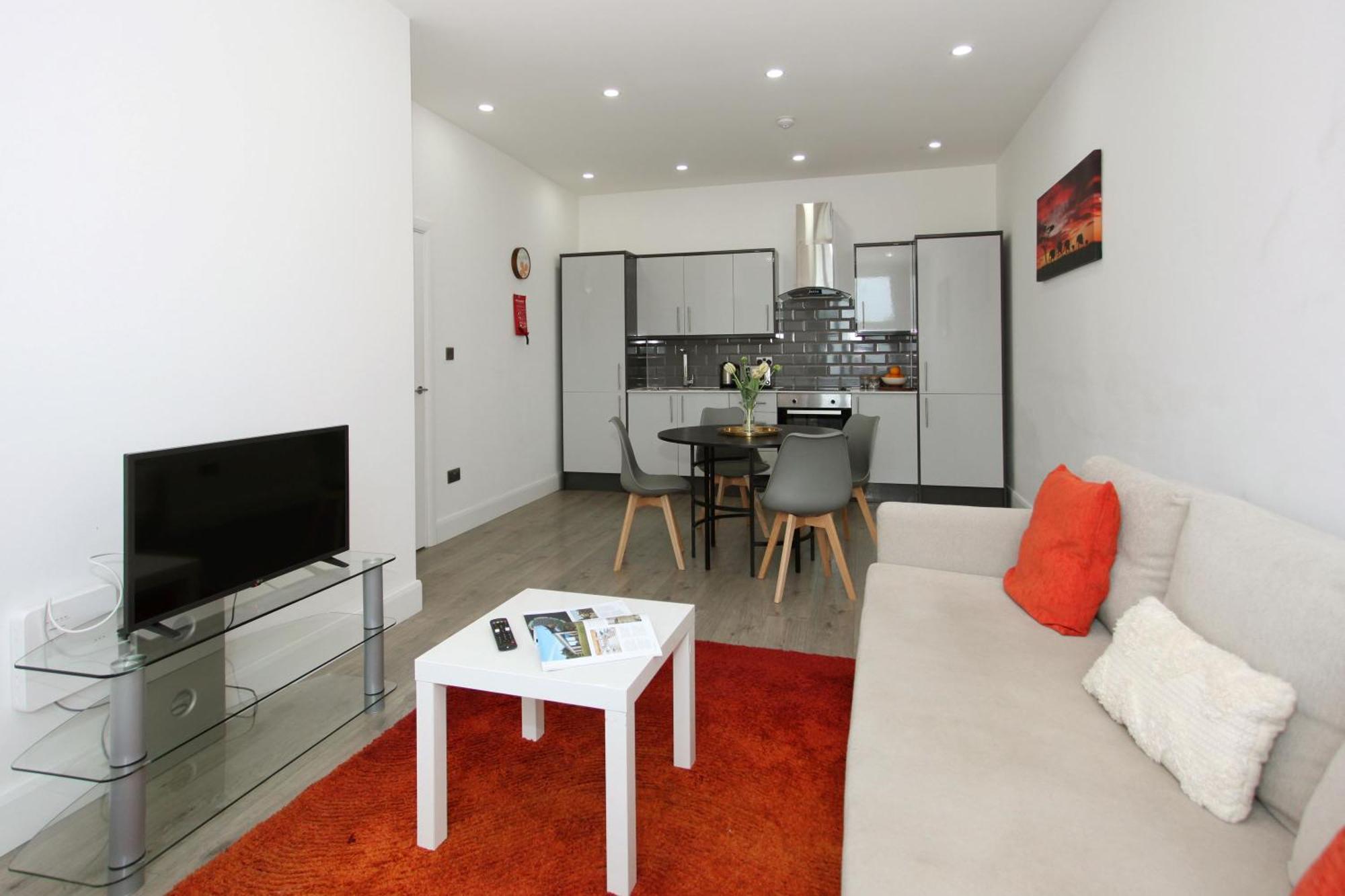 Sapphire House Apartments Телфорд Екстериор снимка