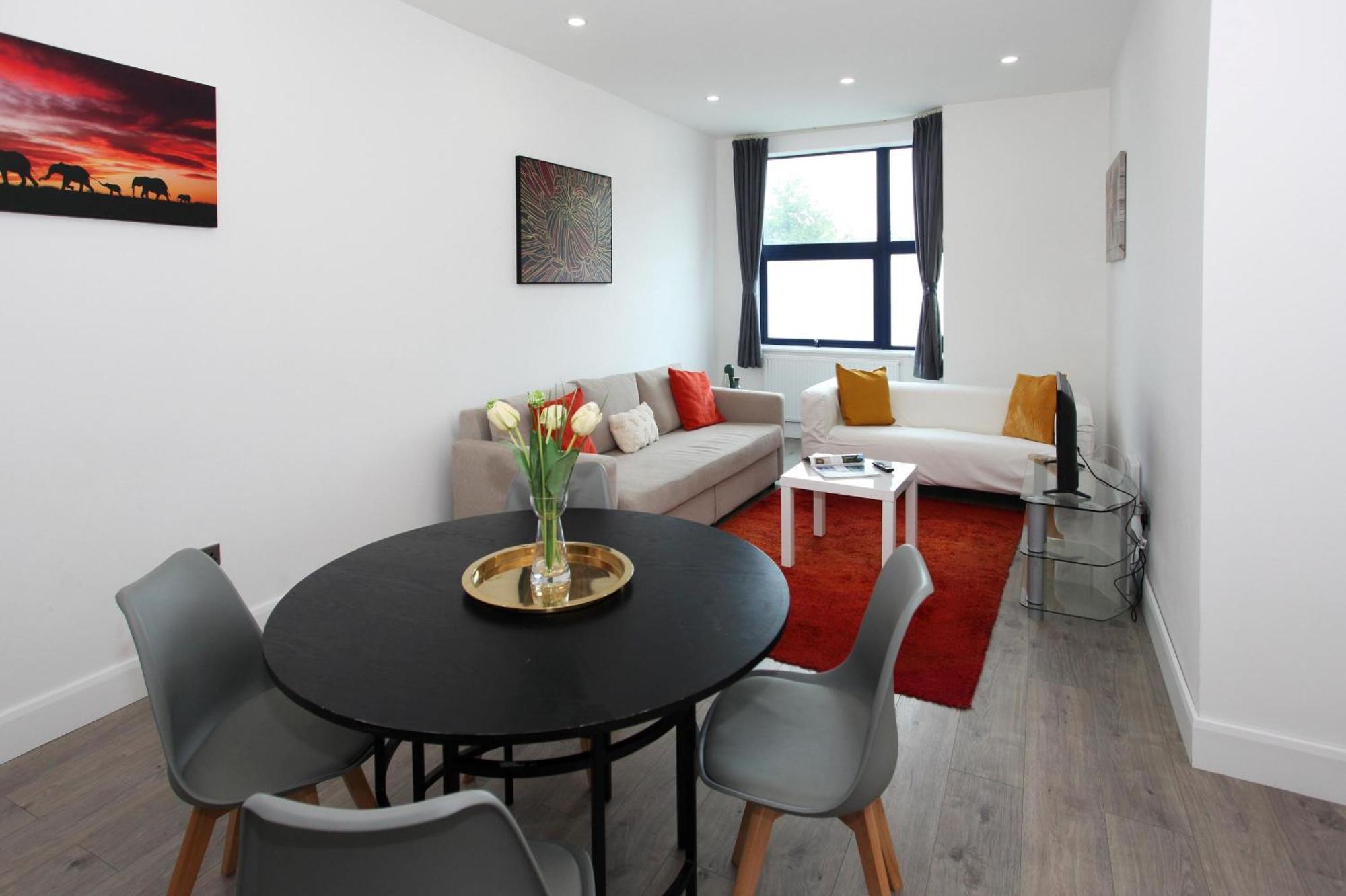 Sapphire House Apartments Телфорд Екстериор снимка