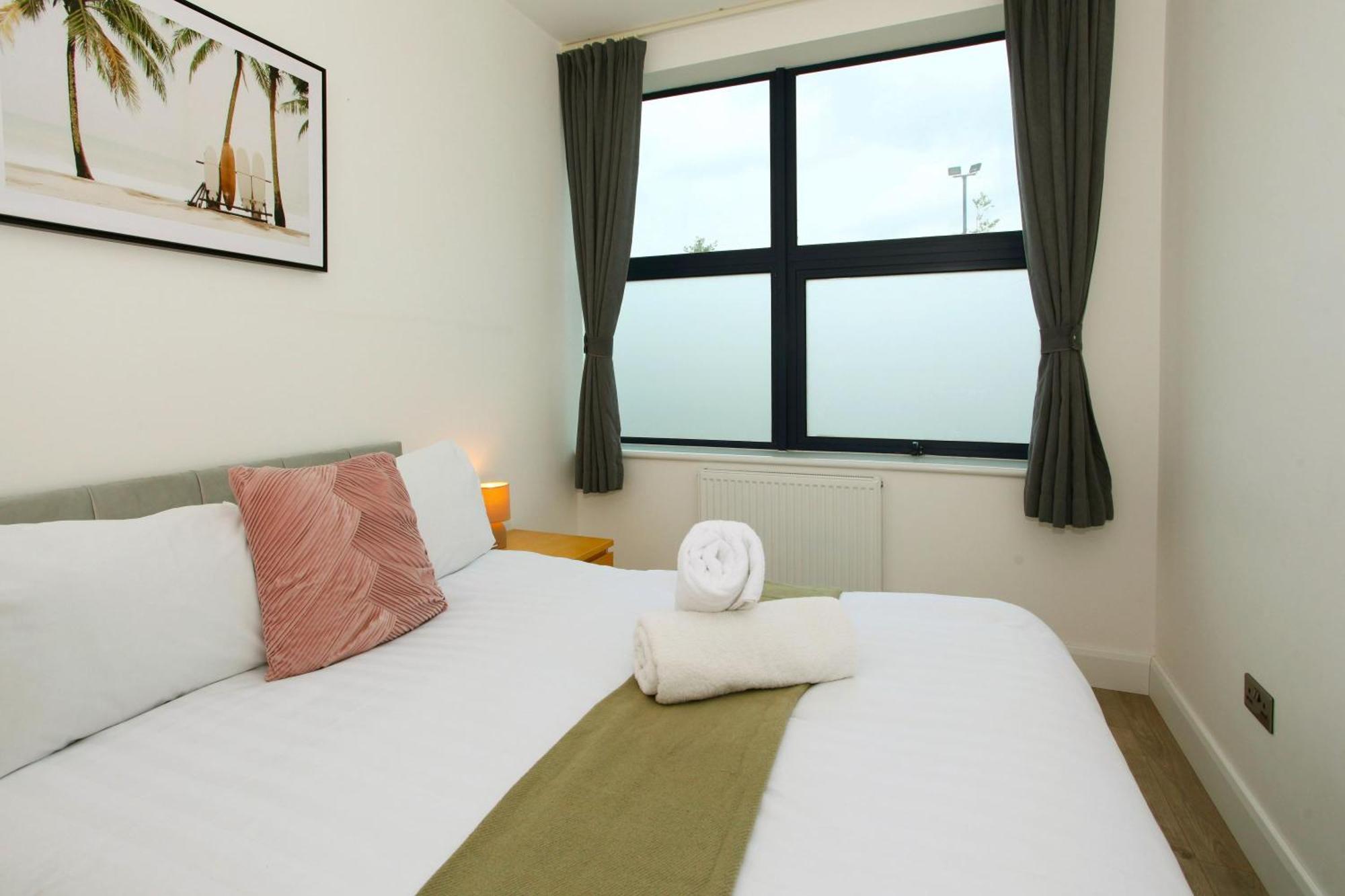 Sapphire House Apartments Телфорд Екстериор снимка